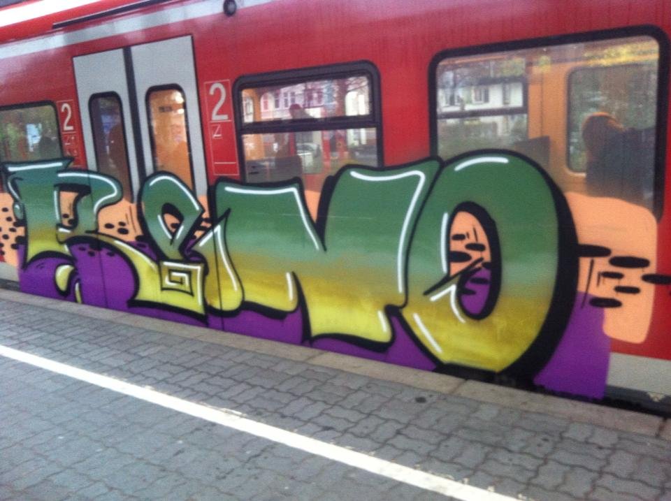 Graffiti Train - Photo by loveneverdies - reno (2013)