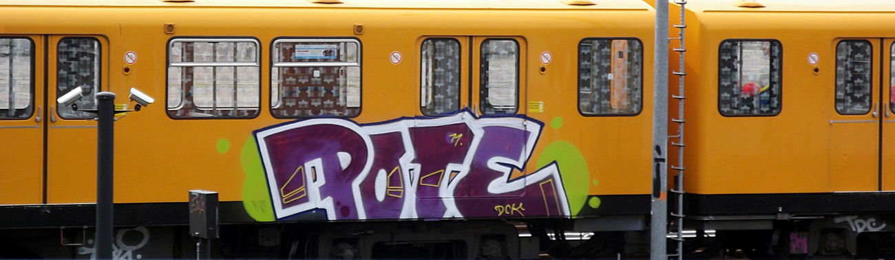 Graffiti Train in berlin - Photo by lovetrains - pote