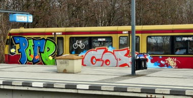 Graffiti Train in berlin - Photo by lovetrains - pote, coa
