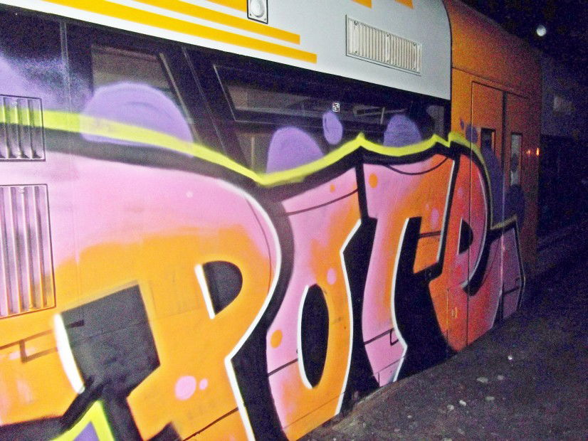 Graffiti Train in berlin - Photo by lovetrains - pote