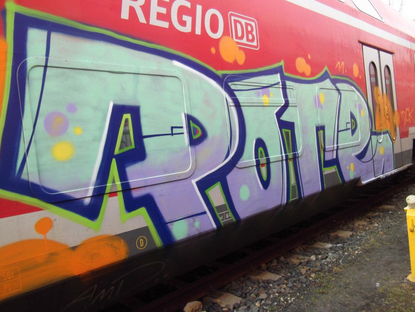 Graffiti Train in berlin - Photo by lovetrains - pote