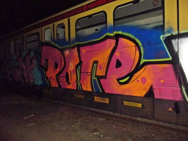 Graffiti Train in berlin - Photo by lovetrains - pote
