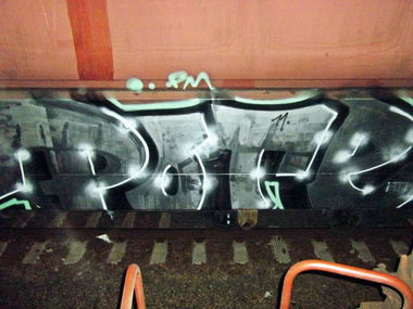 Graffiti Train in berlin - Photo by lovetrains - pote