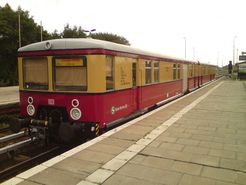 Graffiti Artwork in Berlin - Photo by lovetrains