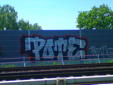 Graffiti Bombing in Berlin - Photo by lovetrains - pote