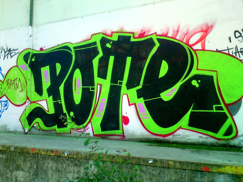 Graffiti Wall - Photo by lovetrains - pote