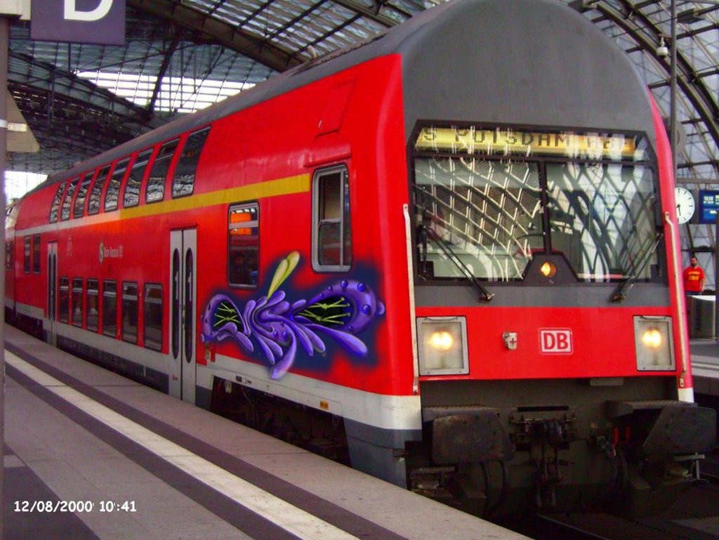 Graffiti Train - Photo by m - pdm, potsdam, berlin (2000)