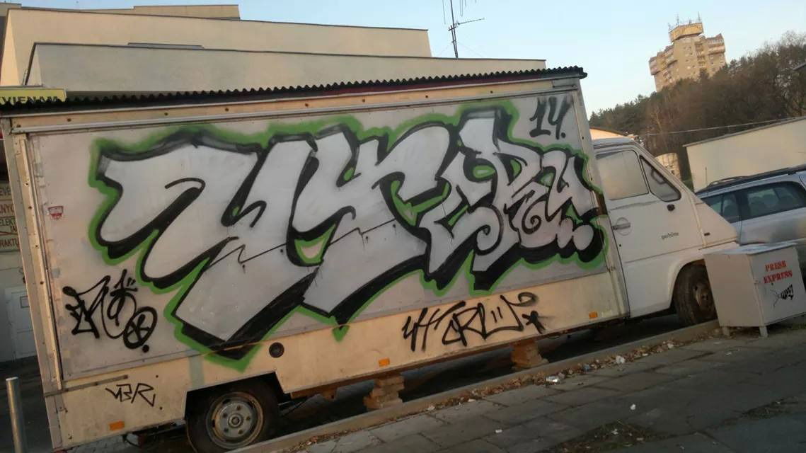 Graffiti Artwork - Photo by mRzRzR - cru