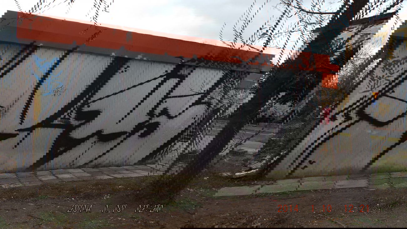 Graffiti Bombing - Photo by macho - kys