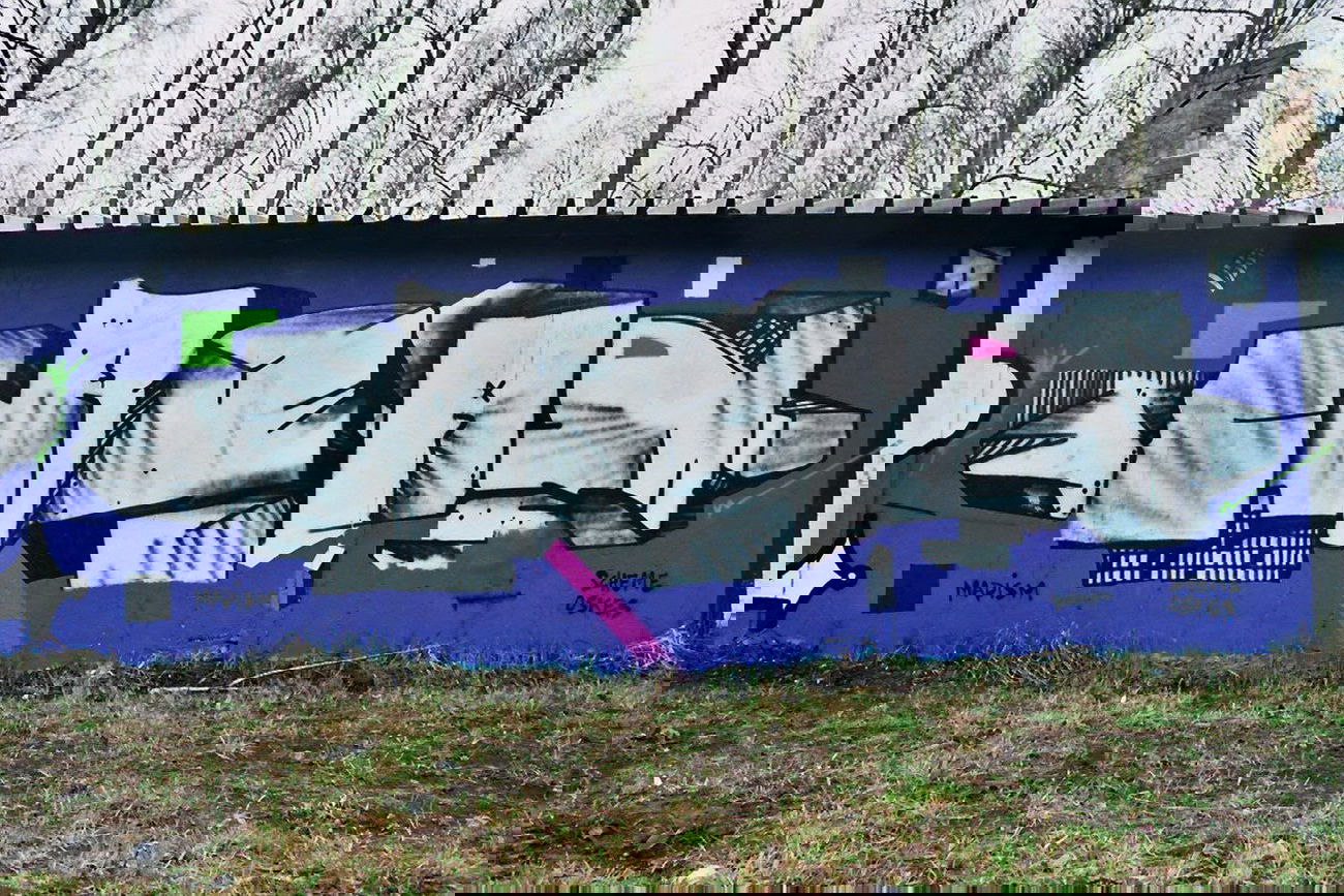 Graffiti Wall - Photo by mad_cream