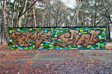 Graffiti Wall - Photo by mad_cream - shab&cream