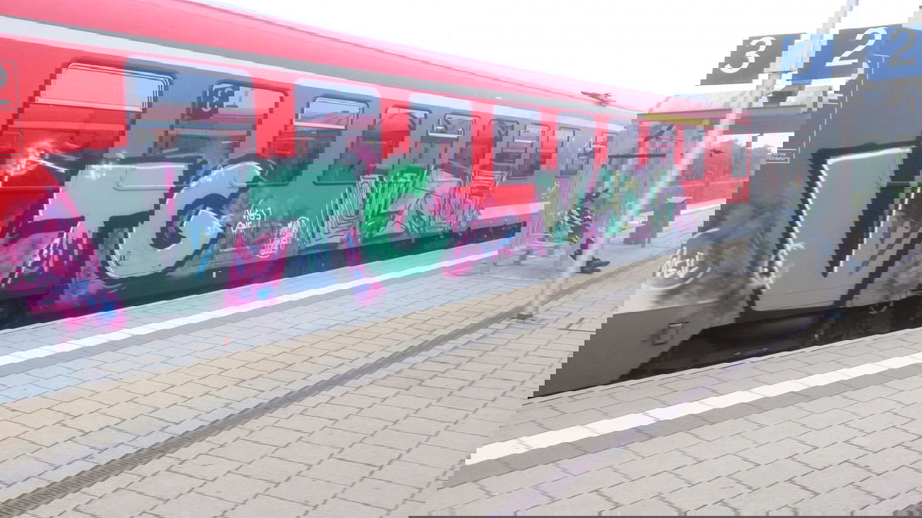 Graffiti Train - Photo by madmax - vtg (2014)