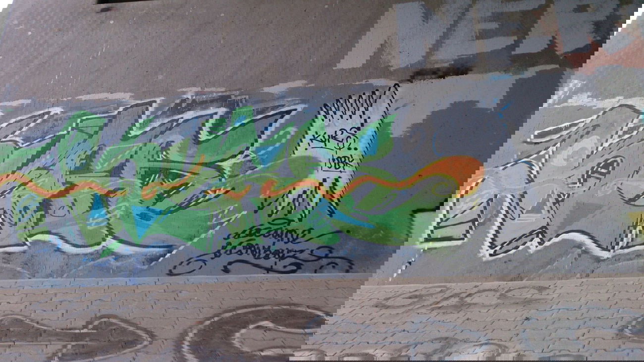 Graffiti Wall - Photo by madmax