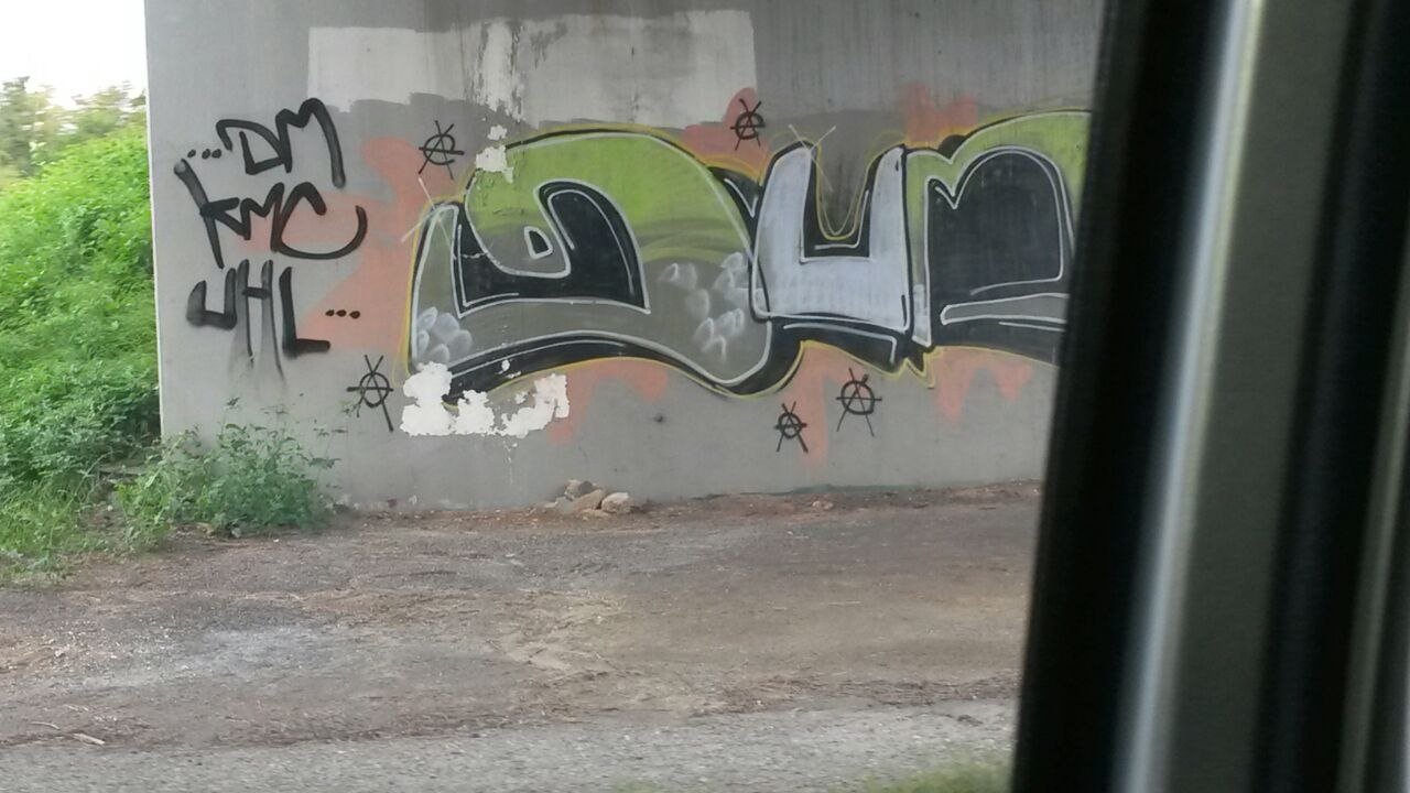 Graffiti Bombing - Photo by madmax - gum, lf