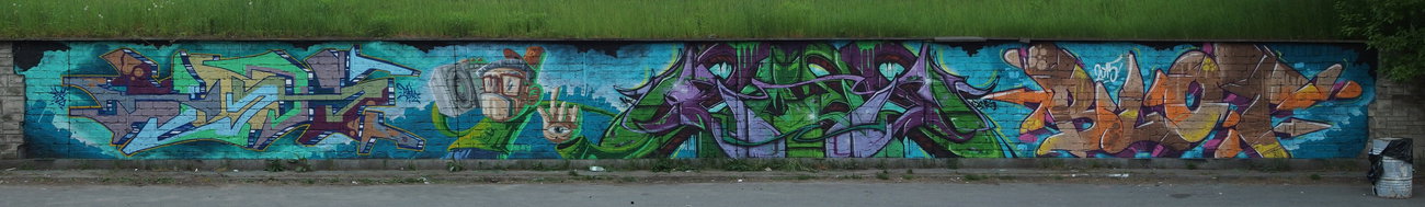Graffiti Wall in Kraków - Photo by malik - graffunk, blok, blot