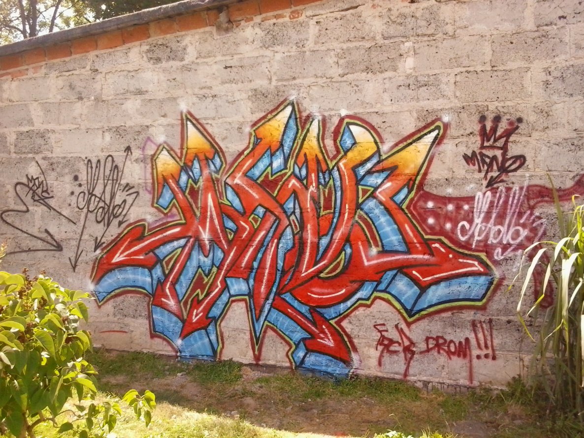 Graffiti Wall - Photo by mano
