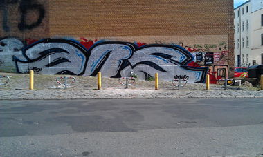 Graffiti Bombing - Photo by manta18 - AllesNurSucht (2014)