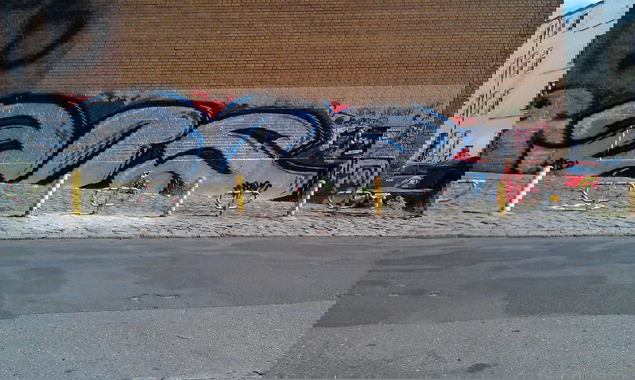 Graffiti Bombing - Photo by manta18 - AllesNurSucht (2014)