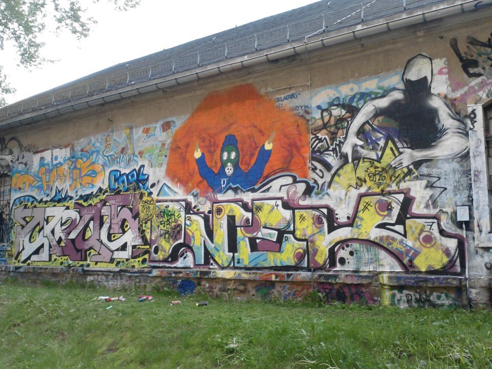 Graffiti Wall in Freiberg - Photo by mariohanna - cras, onek (2012)