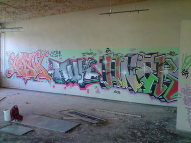 Graffiti Bombing - Photo by mariohanna - kosk, muk, onek