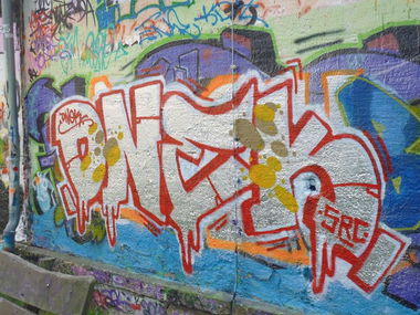 Graffiti Wall in Freiberg - Photo by mariohanna - onek (2014)