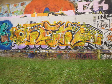 Graffiti Wall in Freiberg - Photo by mariohanna - onek (2014)