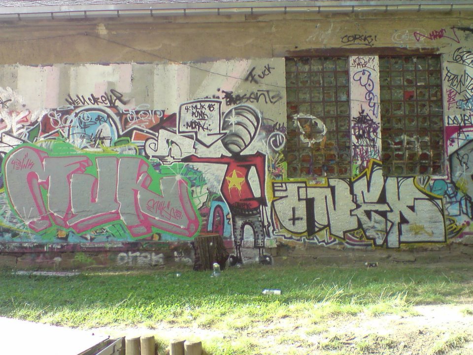Graffiti Wall in Freiberg - Photo by mariohanna - muk, onek, freiberg