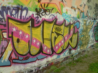 Graffiti Wall in Freiberg - Photo by mariohanna - onek (2012)