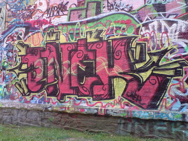 Graffiti Wall in Freiberg - Photo by mariohanna - onek (2009)
