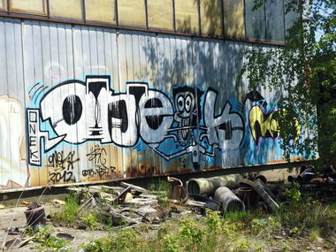 Graffiti Bombing in Freiberg - Photo by mariohanna - onek, muk (2012)