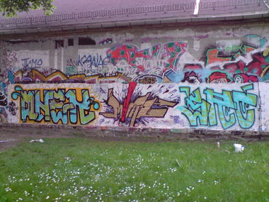 Graffiti Wall in Freiberg - Photo by mariohanna - onek, moral, src (2010)