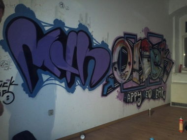 Graffiti Bombing - Photo by mariohanna - muk, onek (2012)