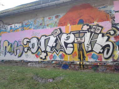 Graffiti Wall - Photo by mariohanna - onek (2012)