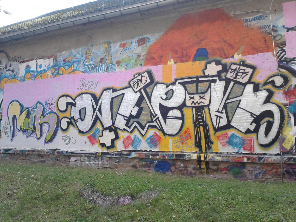 Graffiti Wall - Photo by mariohanna - onek (2012)