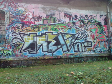 Graffiti Wall - Photo by mariohanna - onek (2010)