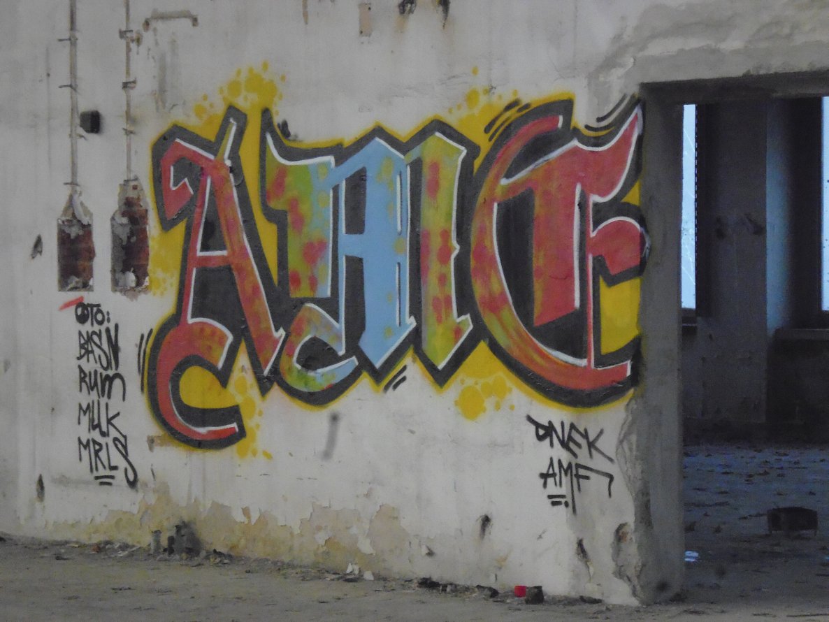 Graffiti Wall - Photo by mariohanna - amf, cru, onek (2014)