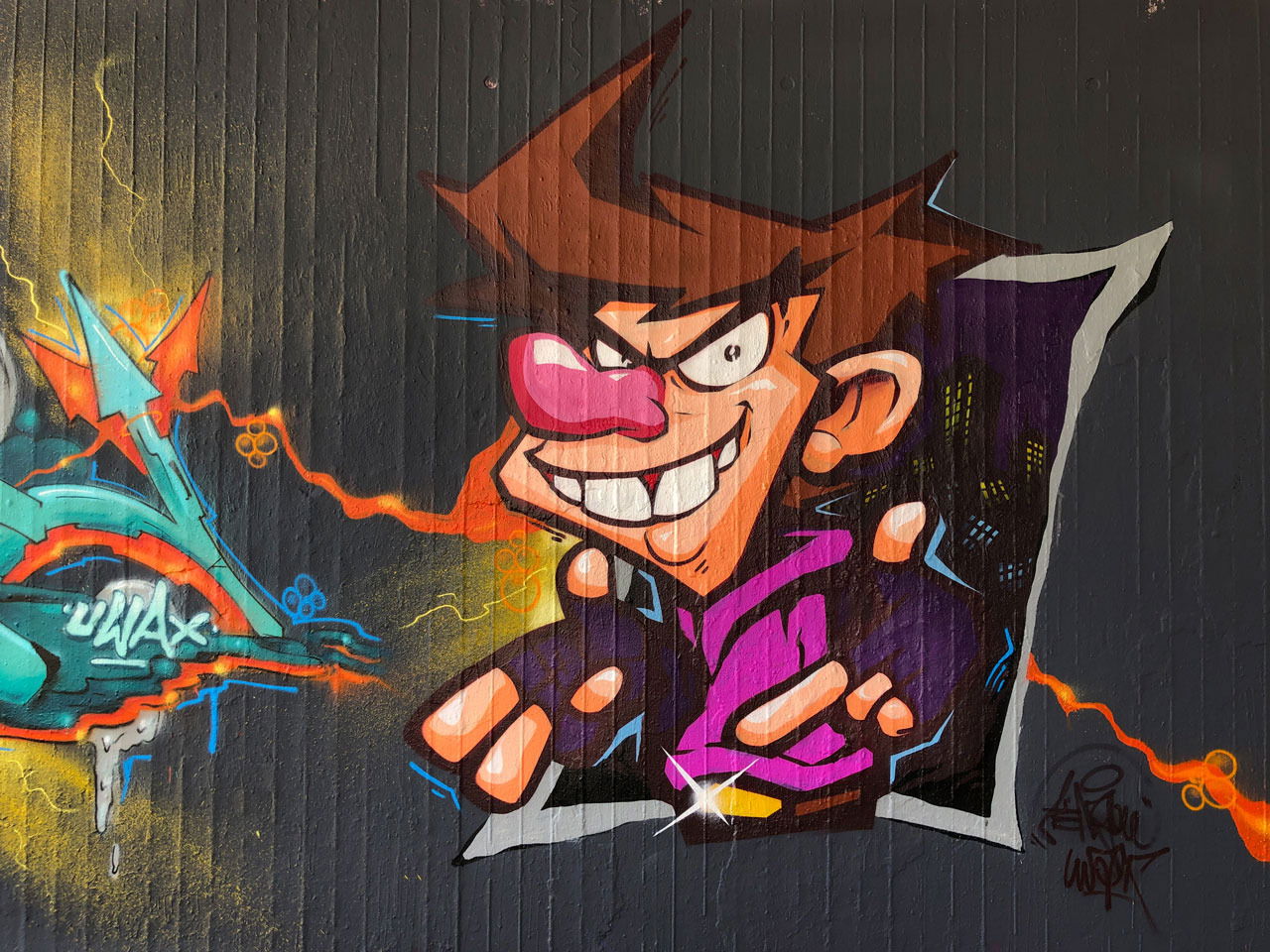 Graffiti Wall - Photo by maruh - dresden, flutrinne, aenyou (2019)