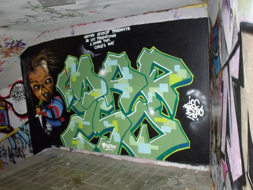 Graffiti Wall in Pusztavacs - Photo by maverick (2010)