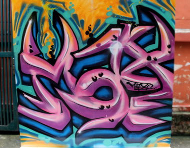 Graffiti Wall - Photo by maxcao - maxc (2013)