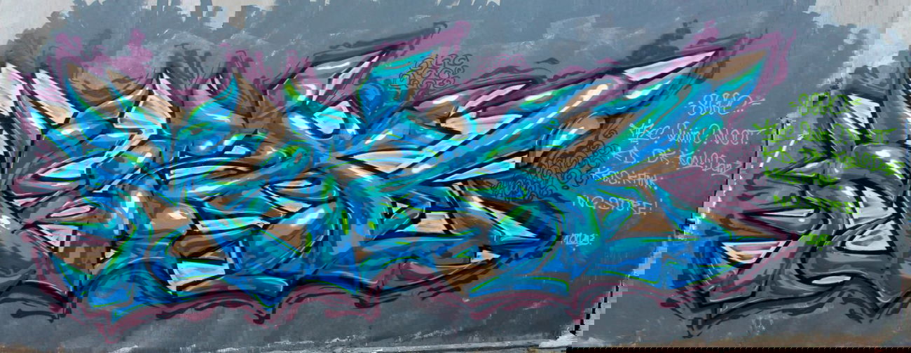 Graffiti Wall - Photo by maxcao - maxc (2013)