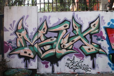 Graffiti Wall - Photo by maxcao - maxc (2013)