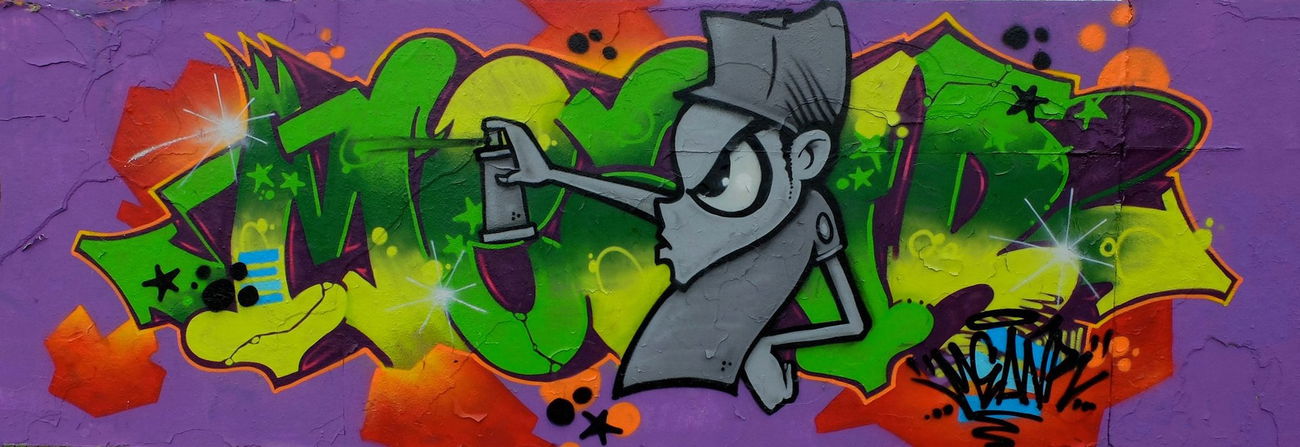 Graffiti Wall - Photo by meanr - meanr (2013)