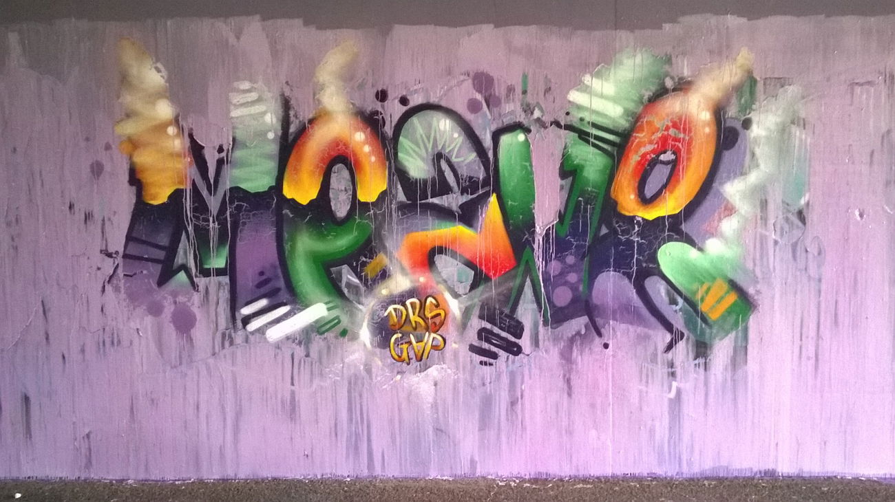 Graffiti Wall - Photo by meanr - meanr (2015)
