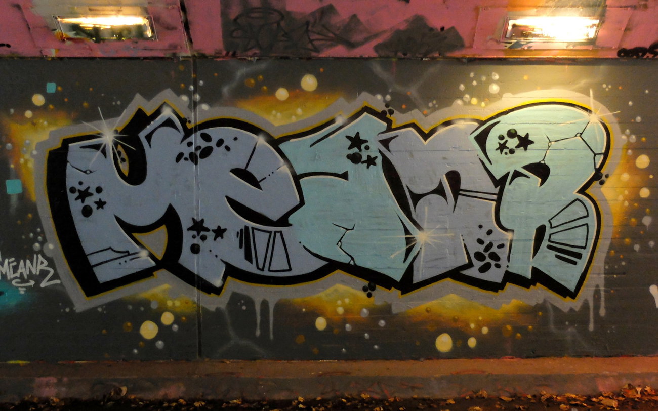 Graffiti Wall - Photo by meanr - meanr (2015)