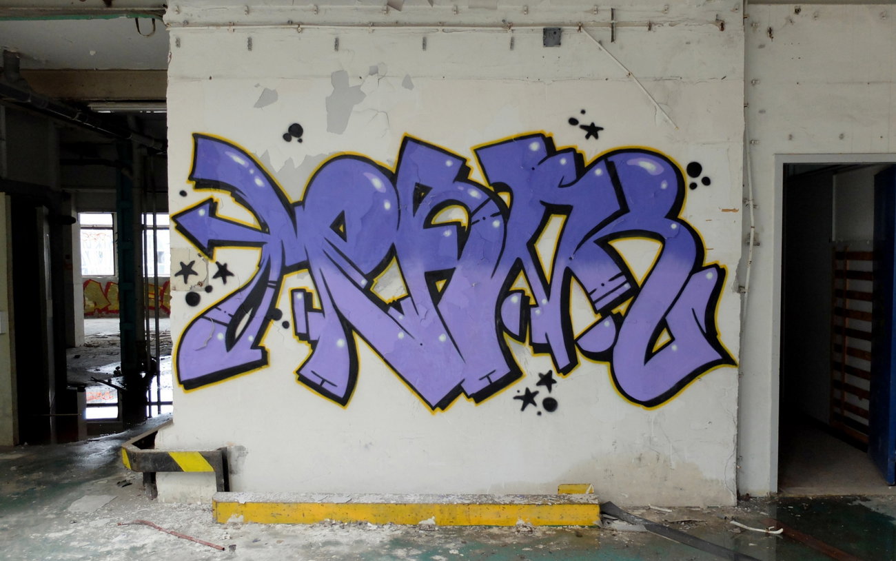 Graffiti Wall - Photo by meanr - meanr (2015)