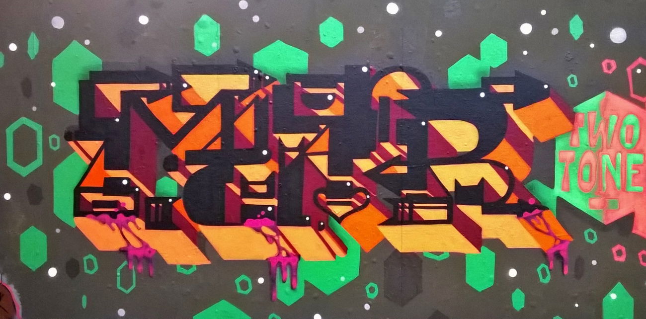 Graffiti Wall - Photo by meanr - meanr (2016)