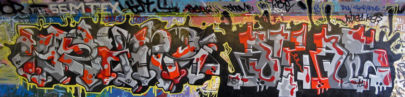 Graffiti Wall - Photo by meanr - meanr (2010)