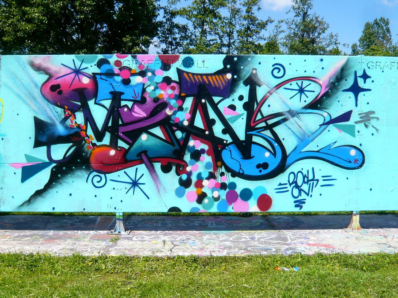 Graffiti Wall - Photo by meanr - meanr (2013)