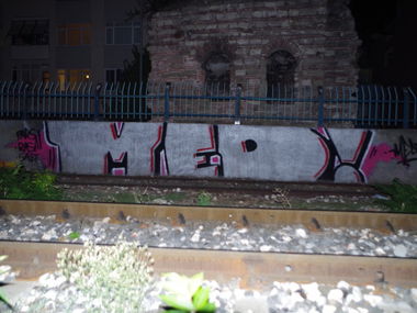 Graffiti Bombing in Istanbul - Photo by medfrizzy - med (2012)