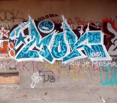 Graffiti Bombing - Photo by melskobadass - ilegal, invert, berlin (2014)